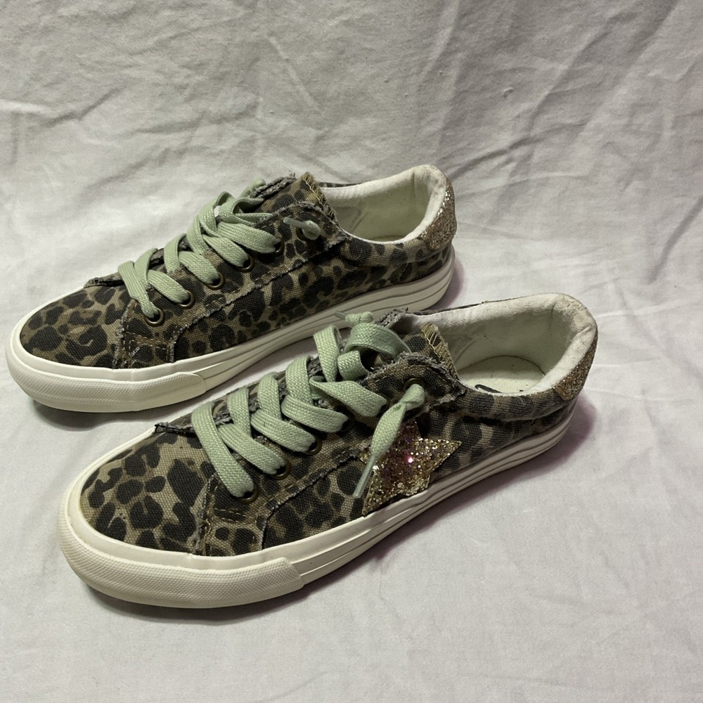 Very G Cosmic 2 Leopard Print‎ Sneakers with Glitter Star size 7.5